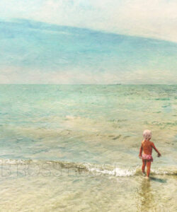 The little girl and the sea