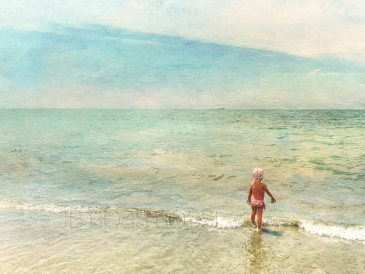 The little girl and the sea